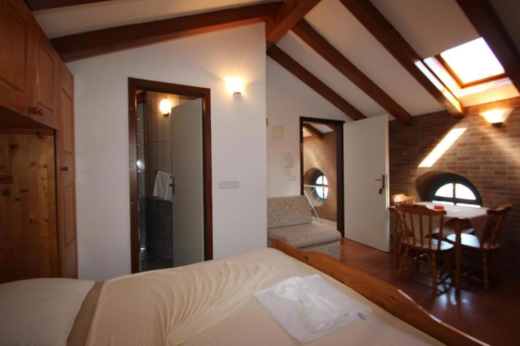 Lovely Studio Apartments Mali Raj Врсар Екстер'єр фото